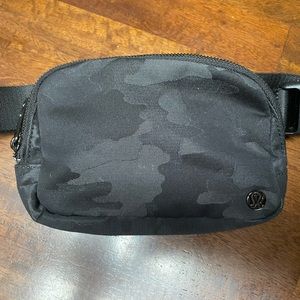 Lululemon Black Camo belt bag 1L